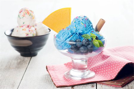 simsearch:400-08223858,k - Blue ice cream and vanilla icecream on white rustic wooden background. Photographie de stock - Aubaine LD & Abonnement, Code: 400-08431197