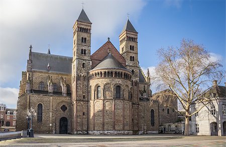 simsearch:400-08432432,k - Saint Servatius church at the Vrijthof in Maastricht, Holland Fotografie stock - Microstock e Abbonamento, Codice: 400-08431862