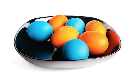 simsearch:400-07921731,k - Black dish with dyed Easter eggs. Colorful easter eggs. Isolated on white background with clipping path. Stock Photo - Budget Royalty-Free & Subscription, Code: 400-08432237