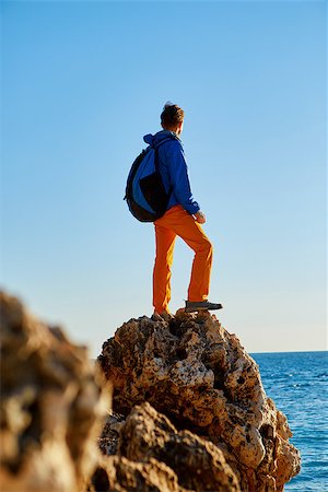 simsearch:400-08186089,k - traveler with backpack standing on the cliff against sea and blue sky at early morning Photographie de stock - Aubaine LD & Abonnement, Code: 400-08432310