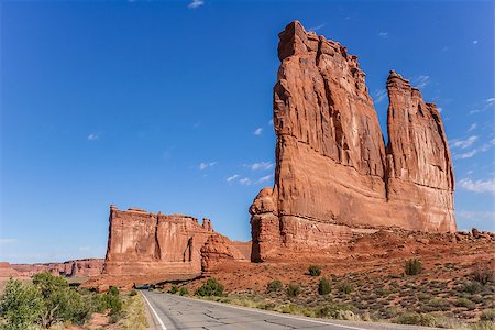 simsearch:6129-09057785,k - Road along the courthouse towers in Arches National Park, USA Stock Photo - Budget Royalty-Free & Subscription, Code: 400-08432423