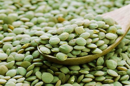 simsearch:400-08432465,k - Natural organic green lentils for healthy food Foto de stock - Super Valor sin royalties y Suscripción, Código: 400-08432464