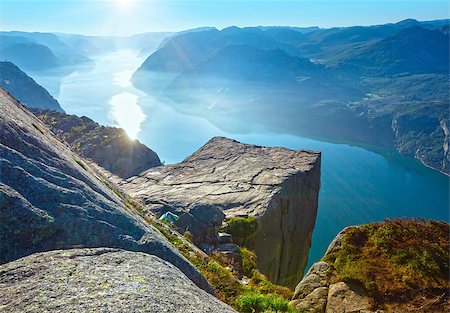 preikestolen - Preikestolen massive cliff (Norway, Lysefjorden summer morning view) Photographie de stock - Aubaine LD & Abonnement, Code: 400-08432582