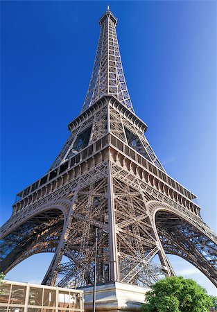 simsearch:400-09116178,k - The Eiffel Tower Paris France Foto de stock - Royalty-Free Super Valor e Assinatura, Número: 400-08432723