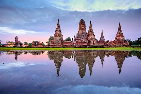 simsearch:400-05924770,k - Ayutthaya, Thailand at Wat Chaiwatthanaram. Photographie de stock - Aubaine LD & Abonnement, Code: 400-08432933