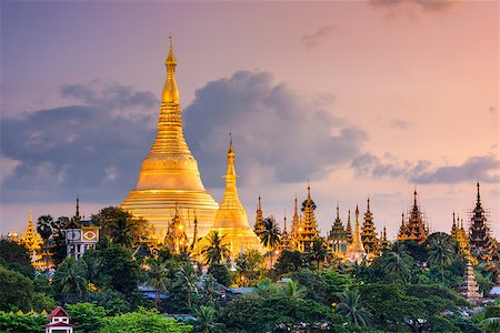 shwe dagon - Yangon, Myanmar view of Shwedagon Pagoda at dusk. Photographie de stock - Aubaine LD & Abonnement, Code: 400-08432949
