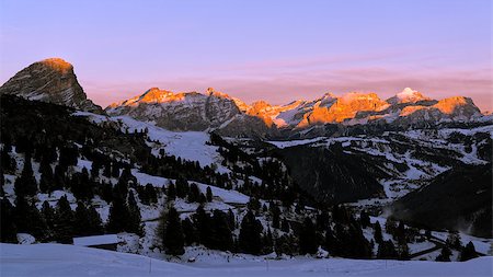 last sunny lights of the day in a romantic sunset over the mountains of Alta Badia, Trentino-Alto Adige - Italy Foto de stock - Royalty-Free Super Valor e Assinatura, Número: 400-08432962