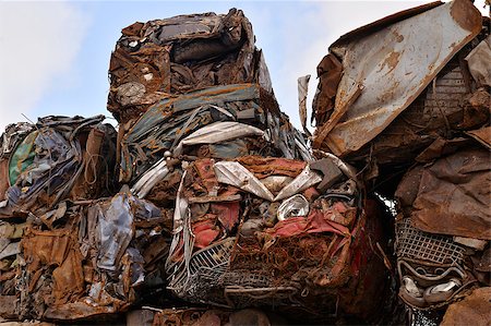 simsearch:400-06176986,k - A pile of compressed cars in blocks for processing. Fotografie stock - Microstock e Abbonamento, Codice: 400-08433092