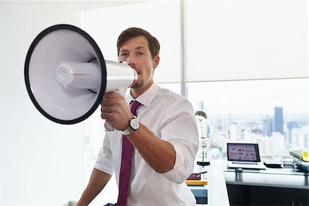 simsearch:6109-06195330,k - Young executive office worker holding megaphone and speaking at camera with confidence. Copy space Photographie de stock - Aubaine LD & Abonnement, Code: 400-08433103