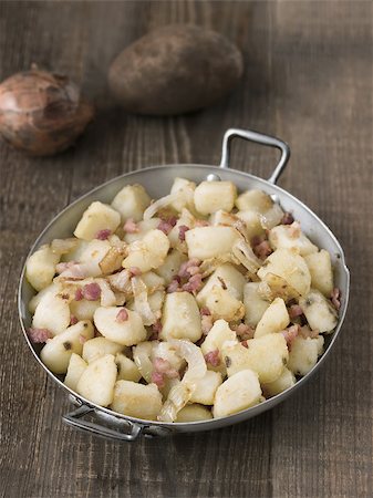 simsearch:400-04925826,k - close up of rustic german pan fried potato bratkartoffeln Stock Photo - Budget Royalty-Free & Subscription, Code: 400-08433239