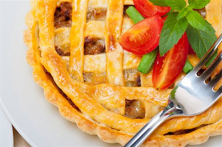 simsearch:400-07625362,k - fresh baked home made beef pie macro closeup Stock Photo - Budget Royalty-Free & Subscription, Code: 400-08433246