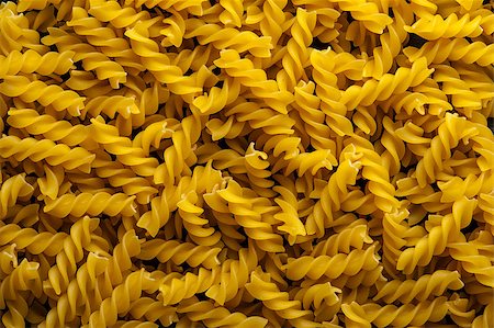 simsearch:614-02049325,k - Fusilli pasta background. Italian cuisine. Horizontal view. Foto de stock - Super Valor sin royalties y Suscripción, Código: 400-08433278