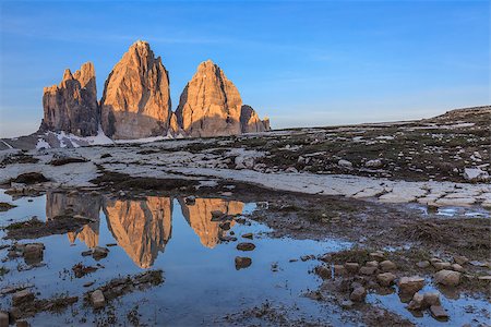 simsearch:400-08111064,k - Tre cime di Lavaredo reflected from a lake, Dolomite Alps, Italy Foto de stock - Super Valor sin royalties y Suscripción, Código: 400-08433285