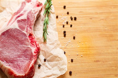 simsearch:400-07713408,k - Pieces of crude meat with rosemary and spices on a wooden cutting board Stock Photo - Budget Royalty-Free & Subscription, Code: 400-08433424