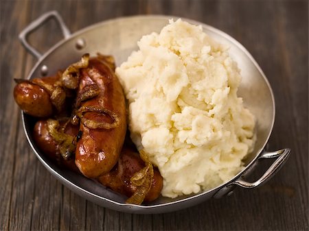 simsearch:400-07923985,k - close up of rustic english pub grub bangers and mash Stock Photo - Budget Royalty-Free & Subscription, Code: 400-08433643
