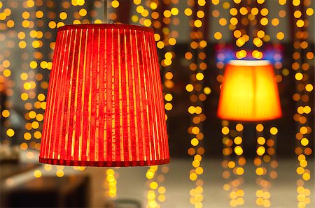 Red light on the background of blurred lights Stockbilder - Microstock & Abonnement, Bildnummer: 400-08494717