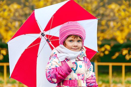 rain little girl - Portrait of a little girl with an umbrella Photographie de stock - Aubaine LD & Abonnement, Code: 400-08494901