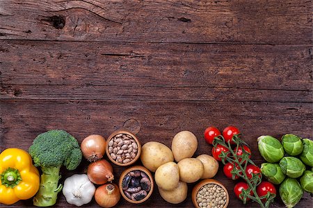 simsearch:400-04785187,k - Fresh and healthy organic vegetables and food ingredients on wooden background Photographie de stock - Aubaine LD & Abonnement, Code: 400-08495119