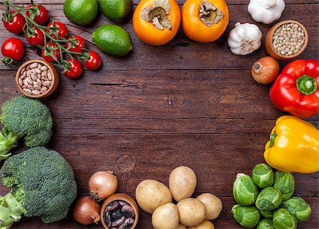 simsearch:400-03914983,k - Fresh and healthy organic vegetables and food ingredients on wooden background Photographie de stock - Aubaine LD & Abonnement, Code: 400-08495120