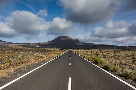 Scenic road towards Corona Volcano, Lanzarote, Canary Islands Photographie de stock - Aubaine LD & Abonnement, Code: 400-08496882