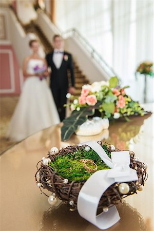 simsearch:400-05161652,k - Wedding rings in a decorative nest against the background of newlyweds Photographie de stock - Aubaine LD & Abonnement, Code: 400-08497740