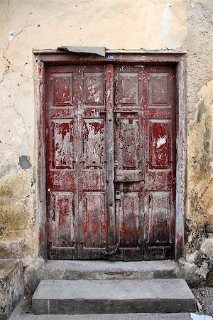 simsearch:862-03713945,k - Old wooden door at Stone Town the capital of Zanzibar island East Africa. Photographie de stock - Aubaine LD & Abonnement, Code: 400-08498179