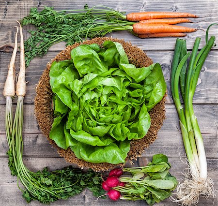 simsearch:400-05384796,k - Fresh and organic bio vegetables on a wooden background Stock Photo - Budget Royalty-Free & Subscription, Code: 400-08498210