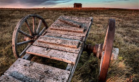 simsearch:400-04872609,k - Ghost Town Galilee Saskatchewan cart wheel abandoned Fotografie stock - Microstock e Abbonamento, Codice: 400-08498677