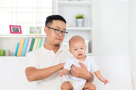 Father burping baby boy after meal, Asian family lifestyle at home. Photographie de stock - Aubaine LD & Abonnement, Code: 400-08499329