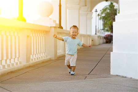 small babies in park - Portrait of baby boy running and smiling outdoor in sunset. Photographie de stock - Aubaine LD & Abonnement, Code: 400-08499352