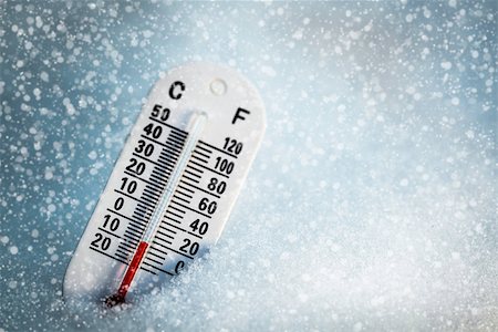 simsearch:400-04789714,k - Thermometer in the snow with focus on the red. Both celsius and fahrenheit Stock Photo - Budget Royalty-Free & Subscription, Code: 400-08499829