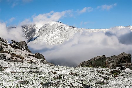 snow-covered slopes of the Altai Mountains and clouds at the horizon Photographie de stock - Aubaine LD & Abonnement, Code: 400-08492856