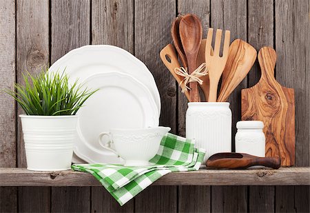 pot holder - Kitchen cooking utensils on shelf against rustic wooden wall Stock Photo - Budget Royalty-Free & Subscription, Code: 400-08493428