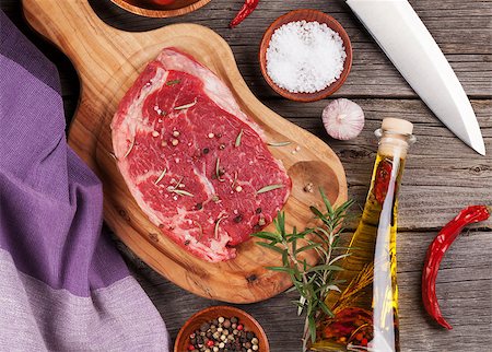 simsearch:400-08495308,k - Raw beef steak and spices on wooden table. Top view Stockbilder - Microstock & Abonnement, Bildnummer: 400-08493461