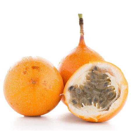 simsearch:400-08529320,k - Passion fruit maracuja granadilla on white background. Foto de stock - Super Valor sin royalties y Suscripción, Código: 400-08493769