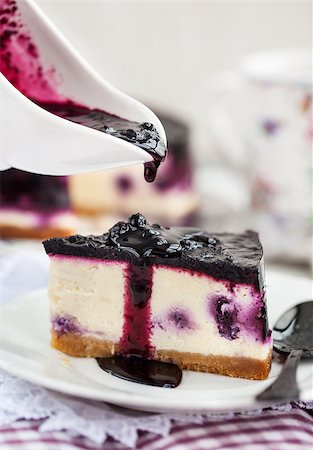 Portion of delicious blueberry cheesecake Stockbilder - Microstock & Abonnement, Bildnummer: 400-08504708