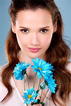 simsearch:400-07986693,k - young cuacasian woman holding flower on blue background Stock Photo - Budget Royalty-Free & Subscription, Code: 400-08504795