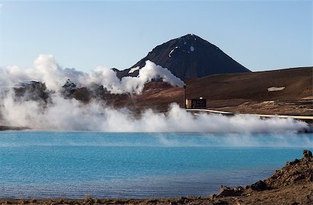 simsearch:632-06030061,k - Horizontal view of an Icelandic geothermal power facility near a hot spring and tall mountains in the background Photographie de stock - Aubaine LD & Abonnement, Code: 400-08505077