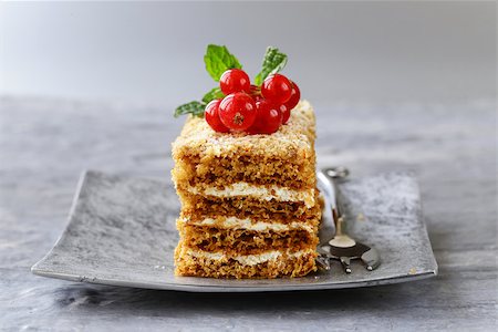 simsearch:400-04709493,k - portioned dessert piece of cake with cream and berries Stock Photo - Budget Royalty-Free & Subscription, Code: 400-08505200