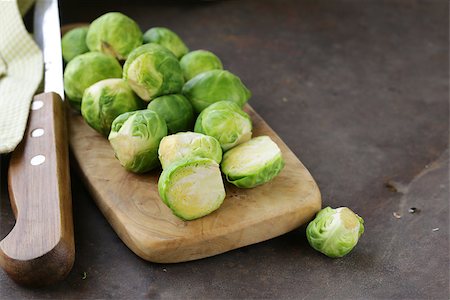 simsearch:400-06429494,k - raw fresh organic brussels sprouts on cutting board Stock Photo - Budget Royalty-Free & Subscription, Code: 400-08505201