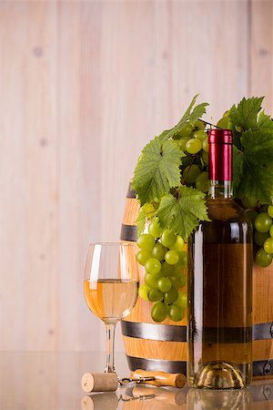 simsearch:400-08110621,k - Glass of wine with bottle a barrel grapes and leaves Stock Photo - Budget Royalty-Free & Subscription, Code: 400-08505490