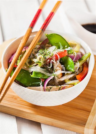 simsearch:400-09225001,k - Delicious asian rice glass noodles with vegetables and chicken (wok) Stock Photo - Budget Royalty-Free & Subscription, Code: 400-08506450