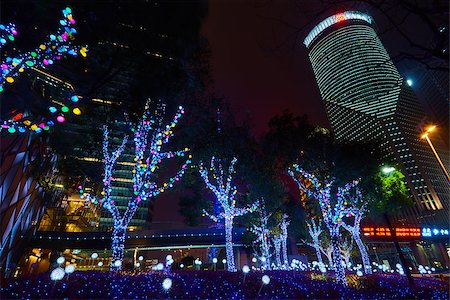 simsearch:400-05157115,k - Brightly decorated trees with light in the center of Shanghai Foto de stock - Super Valor sin royalties y Suscripción, Código: 400-08507444