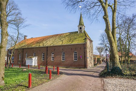 simsearch:400-07317558,k - Old church in a street in Oudeschans, Holland Foto de stock - Royalty-Free Super Valor e Assinatura, Número: 400-08507988