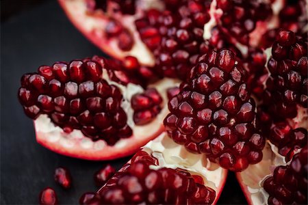 Fresh pomegranate and seeds on black background Photographie de stock - Aubaine LD & Abonnement, Code: 400-08500209