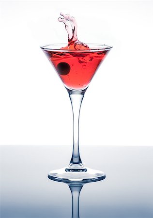 classic contemporary cocktail with display on the mirror Stock Photo - Budget Royalty-Free & Subscription, Code: 400-08500427