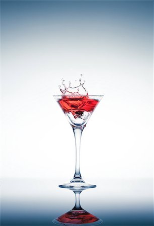 simsearch:400-06911038,k - classic contemporary cocktail with display on the mirror Stock Photo - Budget Royalty-Free & Subscription, Code: 400-08502438