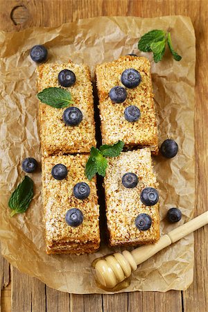 simsearch:400-07308560,k - homemade honey cake with blueberries and mint Foto de stock - Super Valor sin royalties y Suscripción, Código: 400-08503685