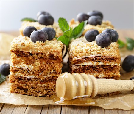 simsearch:400-07308560,k - homemade honey cake with blueberries and mint Foto de stock - Super Valor sin royalties y Suscripción, Código: 400-08503686