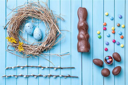 simsearch:400-07921731,k - Traditional Easter eggs on a wooden background Stock Photo - Budget Royalty-Free & Subscription, Code: 400-08528640